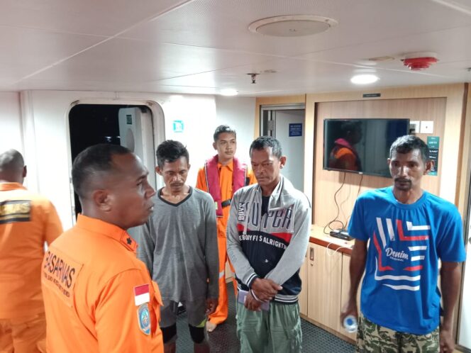 
 Tiga penumpang Long Boat berhasil ditermukan  petugas yang langsung dievakuasi ke Kabupaten Manokwari