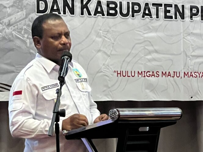 
 Bupati Teluk Bintuni, Dr. Ir. Petrus Kasihiw, MT