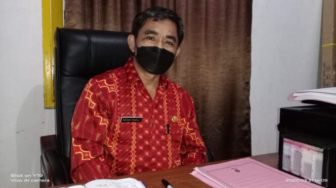
 Sekretaris DPRD Teluk Bintuni, Mesak Pasalli