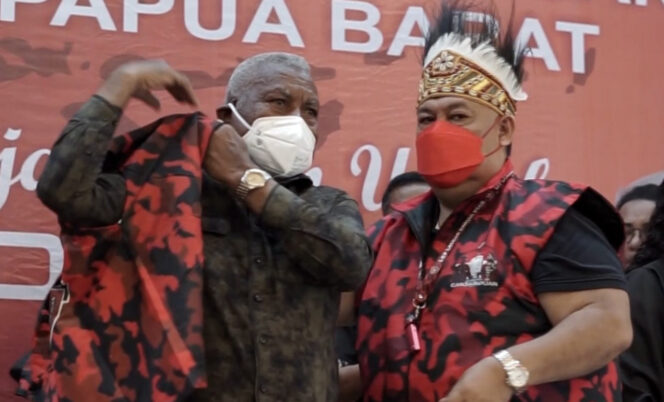 
 Dominggus Mandacan dikukuhkan sebagai Ketua DPD LGP Papua Barat