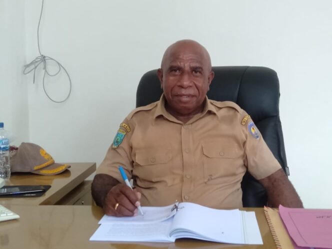 
 Kepala Dinas Kominfo Persandian dan Statistik Teluk Bintuni, Markus Sraun