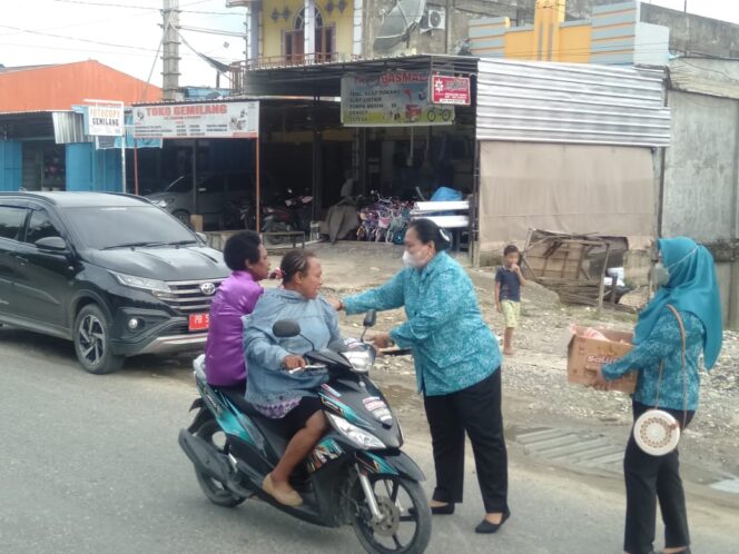 
 Tim Penggerak PKK Berbagi Ta`jil dan Buka Puasa Bersama
