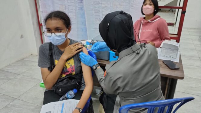 
 Kegiatan vaksinasi yang digelar Polda Papua Barat melalui Gerai Vaksinasi yang dibuka setiap hari