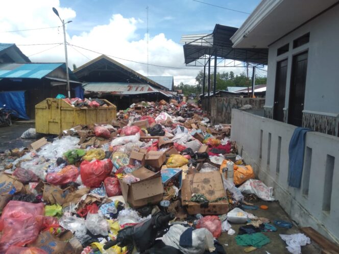 
 Sampah di Pasar Sentral Bintuni semakin memprihatinkan