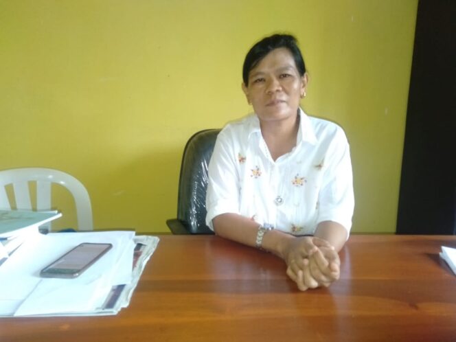 
 Kepala Bidang Peternakan Kesehatan dan Hewan Dinas Pertanian Teluk Bintuni, Ester Buntu