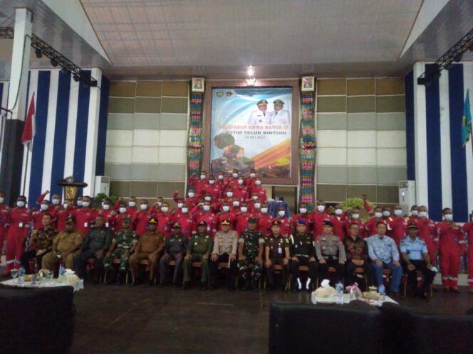 
 Foto bersama usai pelepasan