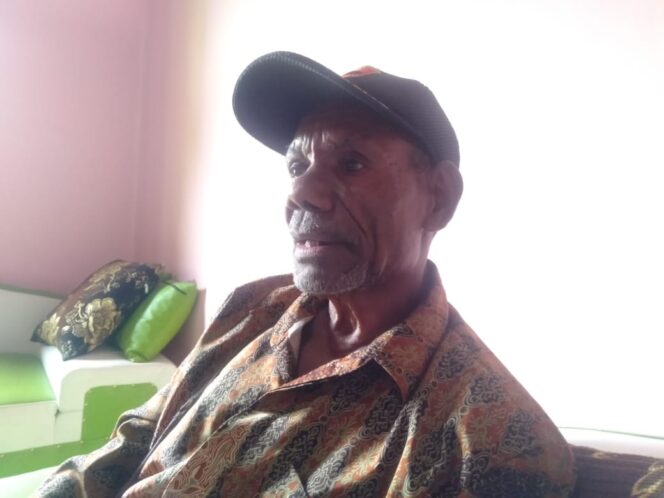 
 Ketua LMA Tujuh Suku/Teluk Bintuni, Marten Wersin