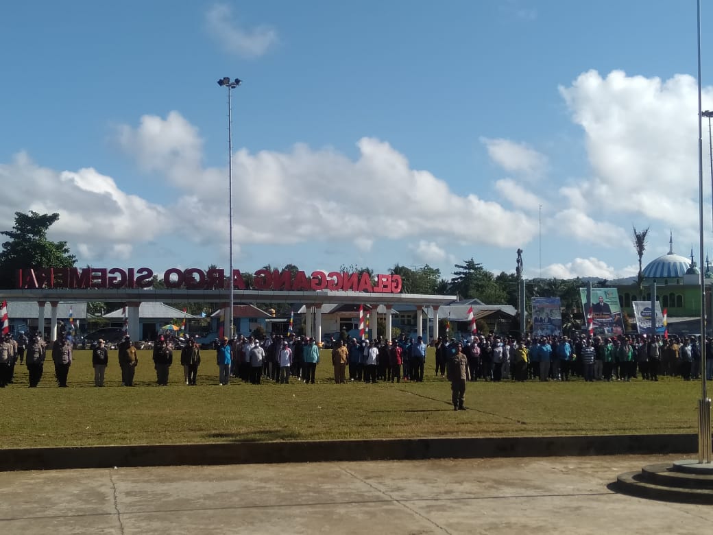 Pimpin Apel Gabungan, Bupati Teluk Bintuni Fokus pada Acara HUT ke-19