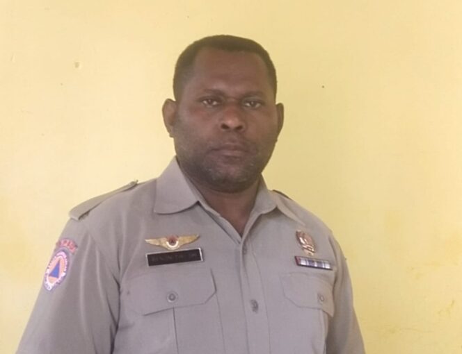 
 Plt Kepala BPBD Teluk Bintuni, Benoni Tiri