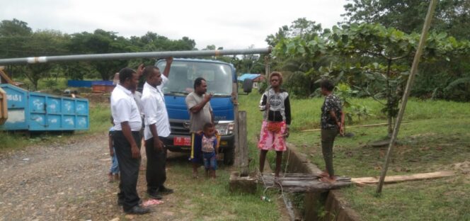 
 Palang Jalan ke TPA Bintuni Dibuka