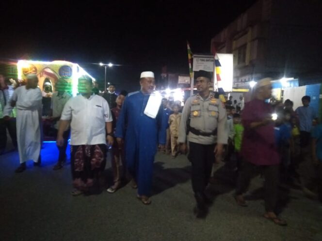 
 Ketua PHBI Teluk Bintuni, Kompol Salim saat mengikuti pawai takbiran menyambut Idul Adha 1443 H