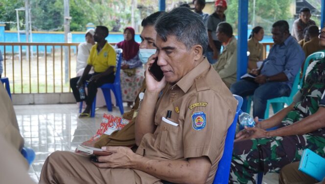 
 Plt Direktur RSUD Teluk Bintuni, drg. Ferdinand Mangalik