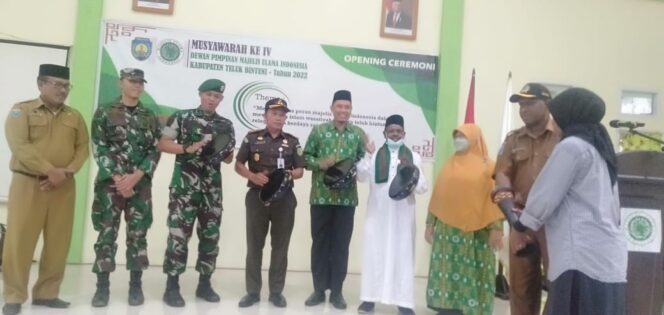 
 Plt Sekda Teluk Bintuni, Drs. Frans Nicolas Awak membuka Musda MUI Teluk Bintuni, Selasa (9/8/2022).