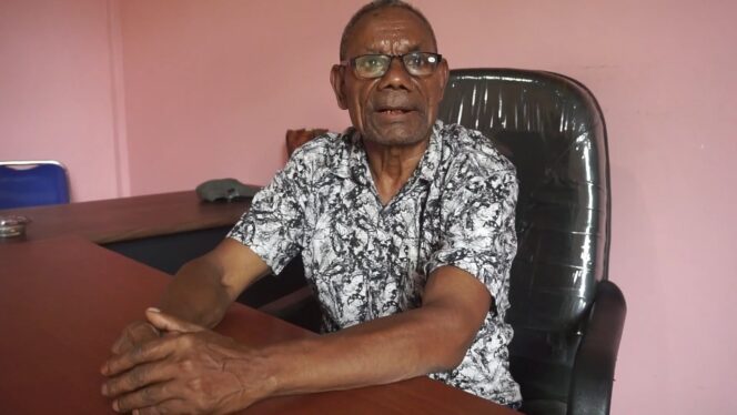 
 Ketua LMA Tujuh Suku Kabupaten Teluk Bintuni, Marthen Wersin