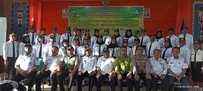 
 Pose bersama usai penyerahan SK