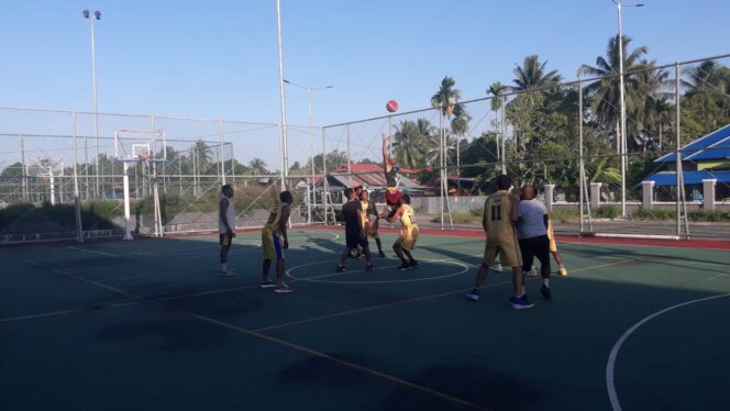 
 Dua klub Bola Basket di Kota Bintuni melakukan pertandingan persahabatan sebagai persiapan jelang Turnamen Bola Basket Bupati Cup I Tahun 2022 yang digelar pada 18 - 22 Oktober mendatang, Kamis. 