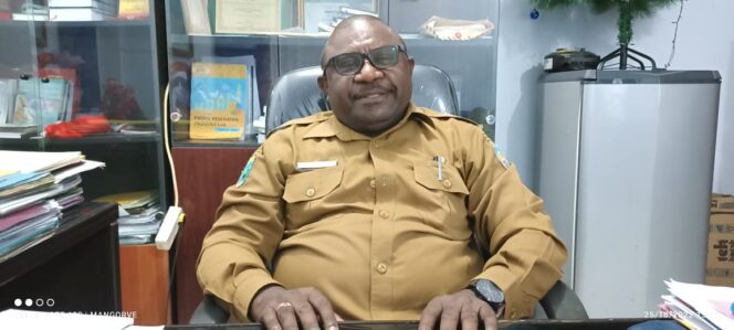 
 Kepala Dinkes Teluk Bintuni, Franky Mobilala