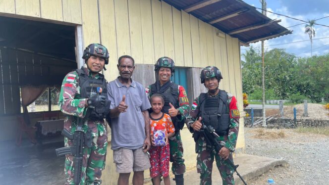 
 Satgas Yonif 143/TWEJ Ikut Melestarikan Adat dan Budaya Menginang di Keerom