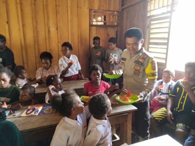 
 Wujud Peduli Hidup Sehat, Bhabinkamtibmas Kampung Masyeta Membantu Mensukseskan Kegiatan BIAS dan GERMAS di Distrik Masyeta