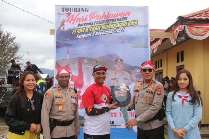 
 Sambut Hari Pahlawan, Polda Papua Barat Gelar Touring Merah Putih Bersama Masyarakat
