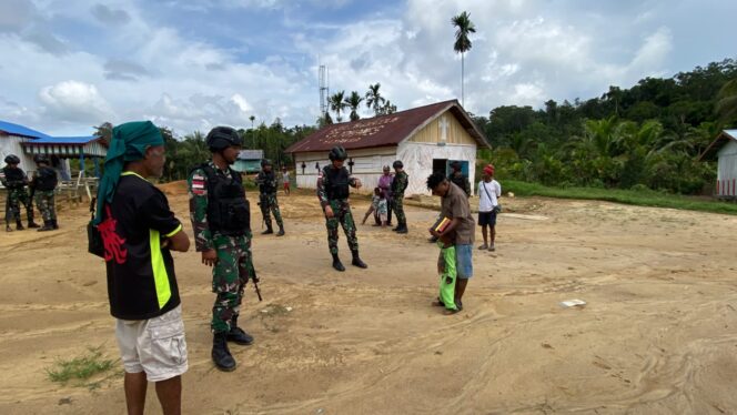 
 Satgas Yonif 143/TWEJ Wujudkan Keceriaan di Gereja ST. Yohanes