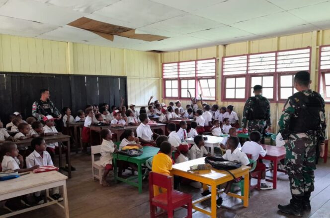 
 Membangun Pendidikan Perbatasan RI Di Papua, Prajurit Wira Lakukan Ini