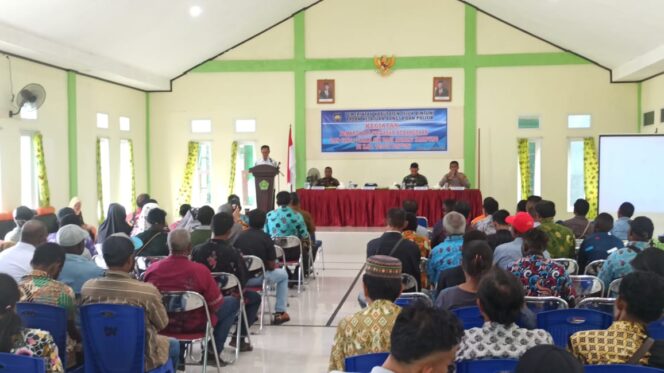 
 Badan Kesbangpol Teluk Bintuni Harap Seluruh Aparat Kampung Tumbuh dan Terus Berkembang Dengan Semangat Kebangsaan dan Cinta Tanah Air