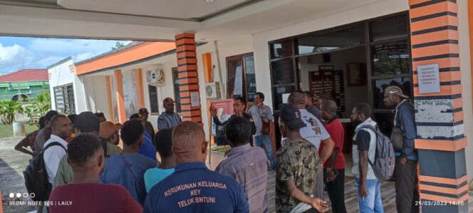 
 Biaya Operasional Tidak Sesuai, Puluhan Anggota PPD se- Kabupaten Teluk Bintuni Datangi KPU