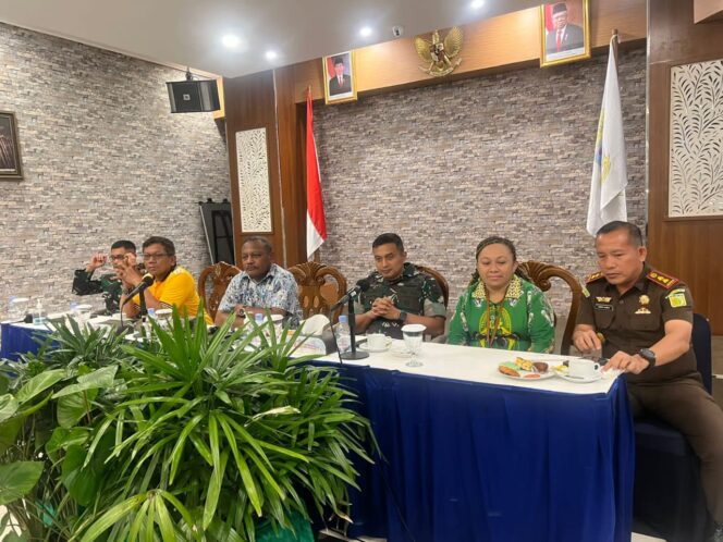 
 Bupati Petrus Kasihiw Gelar Rakor Perdana, Tentang Kunker Wapres RI di Teluk Bintuni