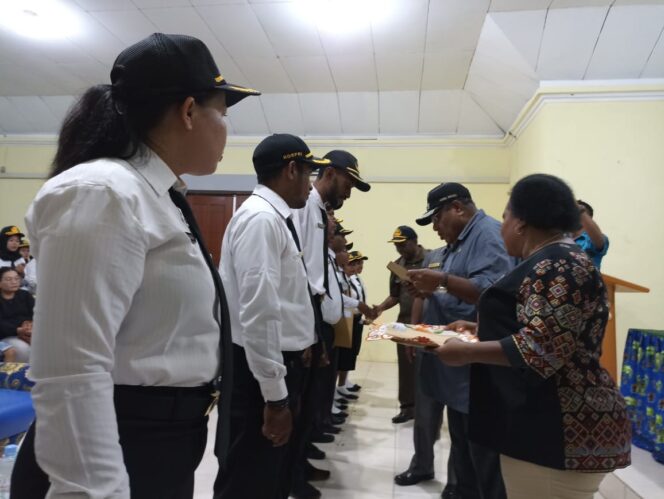 
 Sebanyak 234 Tenaga Kesehatan Formasi 2022 Menerima SK PPPK Dari Bupati Petrus Kasihiw dan Wabup Matret Kokop