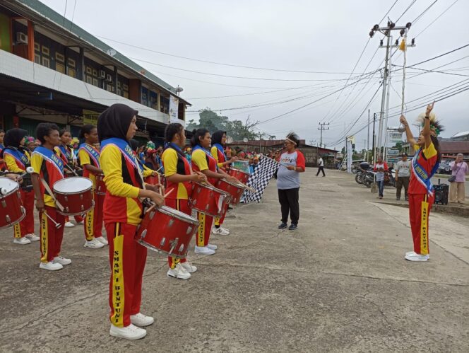 
 420 Siswa Siswi Se distrik Bintuni dan Manimeri Mengikuti Jalan Santai Semarak HAN
