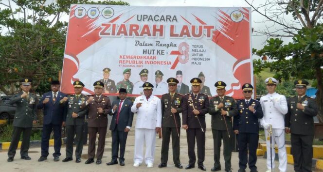 
 Dandim 1806/TB Pimpin Upacara Tabur Bunga dan Ziarah Laut 