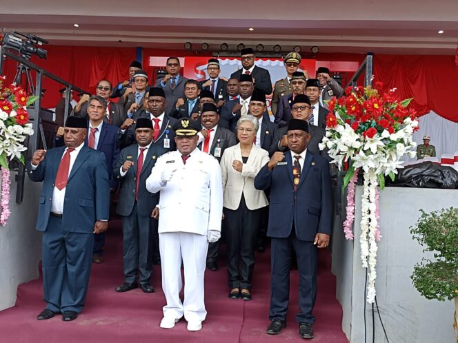 
 Momen HUT RI ke 78 Wakil Bupati Berikan 4 Piagam Penghargaan Pada Posyandu