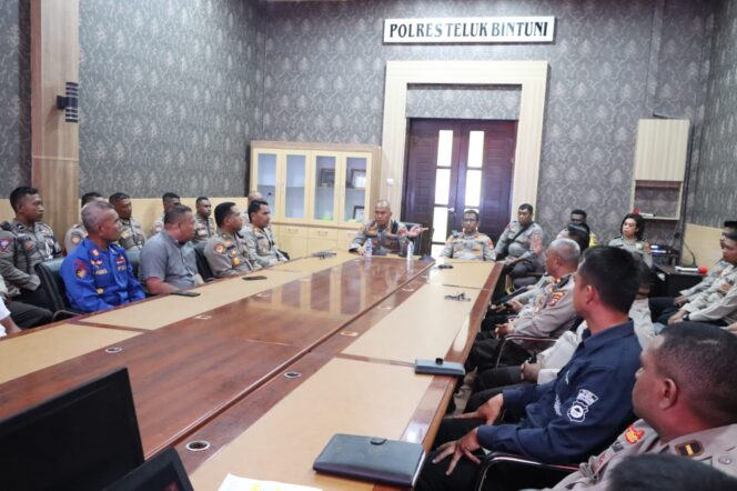 
 Kapolres Teluk Bintuni Pimpin Sosialisasi dan Pembentukan Polisi RW Polres Teluk Bintuni