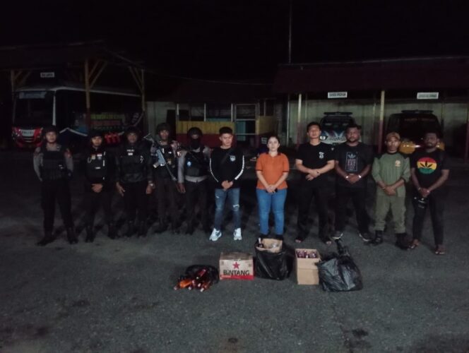 
 Ciptakan Sitkamtibmas yang Aman dan Kondusif, Tim Gabungan Gelar Razia Miras