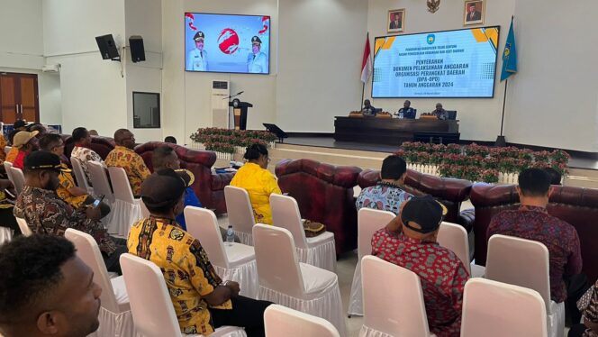 
 Penyerahan DPA OPD tahun anggaran 2024 yang diselenggarakan di gedung Sasana Karya Pemda Teluk Bintuni, Kamis.