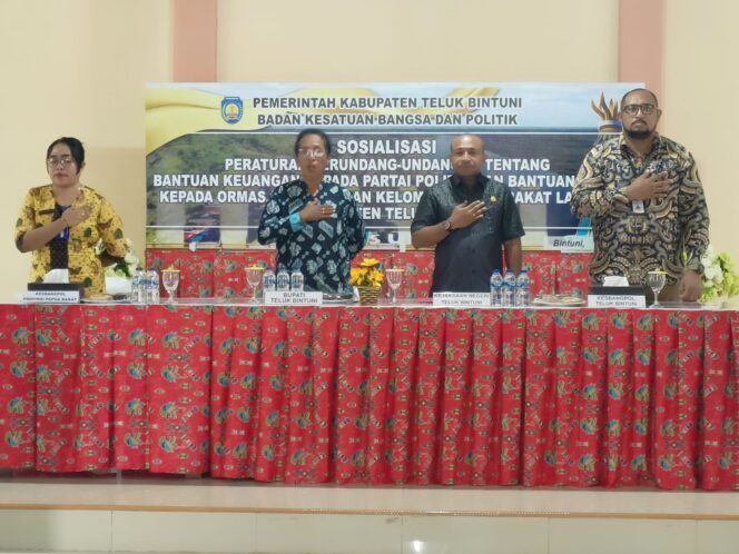 
 Badan Kesbangpol Teluk Bintuni Sosialisasikan Aturan Bantuan Keuangan kepada Penerima Manfaat