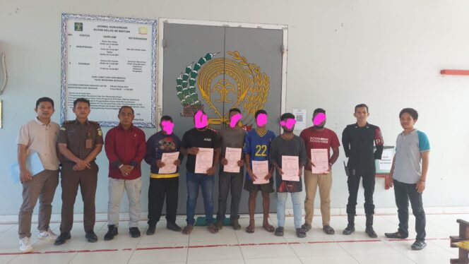 
 Enam tersangka yang sudah dilimpahkan ke JPU, dan langsung ditahan di Rutan Kelas II/B Bintuni untuk diproses hukum. 