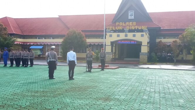 
 Upacara pemberian penghargaan kepada 15 personel berprestasi