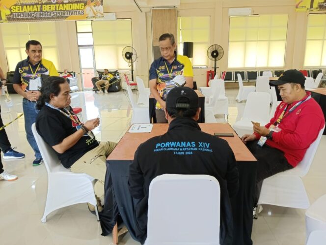 
 Elyas Estrada yang main di nomor tunggal nampak serius bertanding