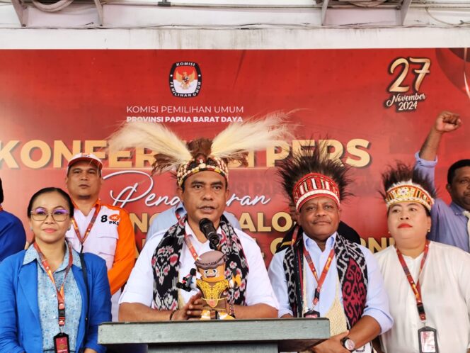 
 Pasangan ARUS mantapkan langkah menuju pertarungan di pentas Pilkada Papua Barat Daya, setelah berkasnya dinyatakan lengkap oleh KPU Papua Barat Daya, Kamis.