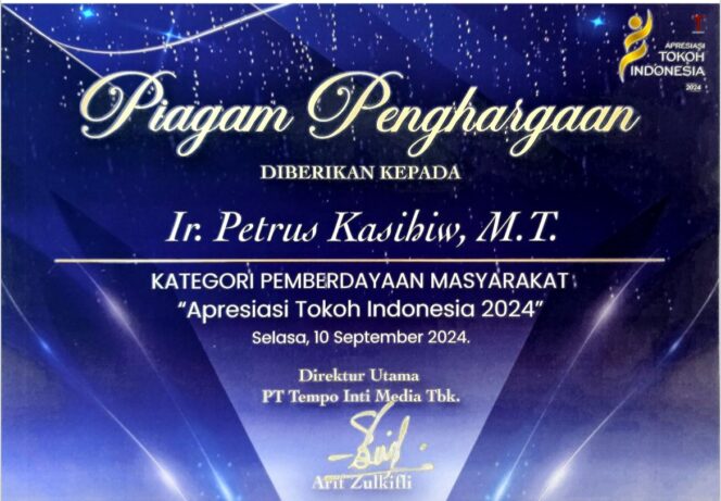 
 Terbaik Dalam Pemberdayaan Masyarakat, Bupati Teluk Bintuni, Petrus Kasihiw Terima Penghargaan