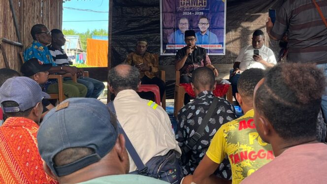 
 Pertemuan Alimudin Baedu dengan tim pemenangan DAMAI distrik Kamundan, Senin di salah satu rumah simpatisan. DAMAI dilaporkan klaim 70 persen suara di Kamundan.