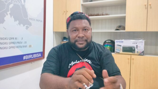 
 Koordinator Solidaritas Orang Pesisir, Syahril Wainsaf