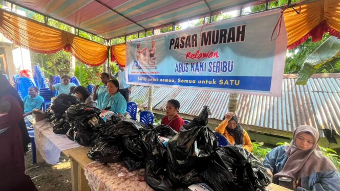 
 Pasar Murah yang digelar Relawan ARUS Kaki Seribu mendapat antusias warga sekitar. Kegiatan ini, dinilai sangat membantu warga khususnya yang kurang mampu.