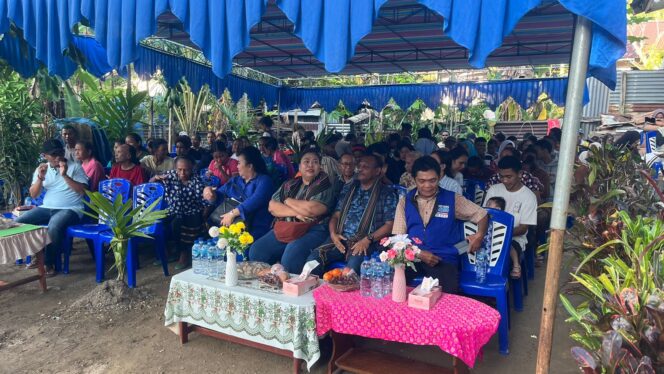 
 Dihadapan Ratusan Warga, Pit Kasihiw Beberkan Taktik Turunkan Angka Kemiskinan di Teluk Bintuni