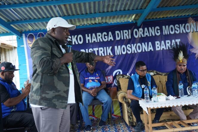
 Mektison Meven Ingatkan Masyarakat Sougb dan Moskona Jangan Lupakan Daniel Asmorom