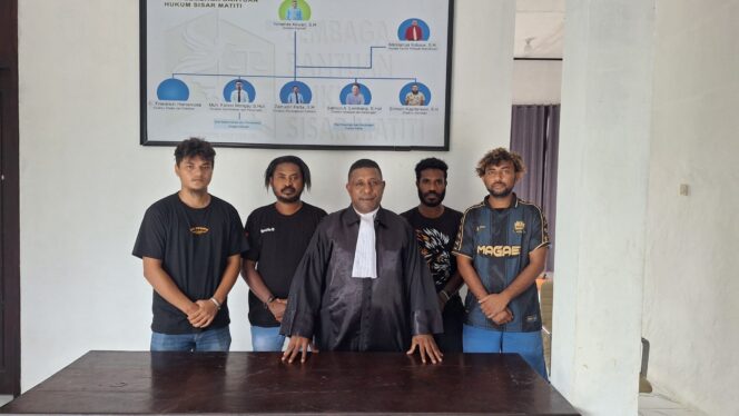 
 Anggota Polres Teluk Bintuni Difitnah dan Ditekan, Akwan: Mereka Juga Manusia yang Berhak atas Keadilan