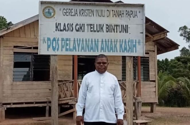 
 Sekretaris Klasis GKI Teluk Bintuni, Pdt. Yohanis Lanta, S.Si