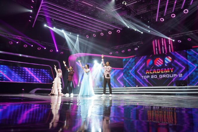 
 Penampilan Kelvin Koropasi (paling kanan) bersama rekan-rekannya di ajang Pop Academy Indosiar, foto dok.
